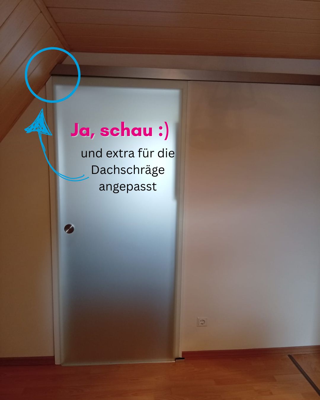 Kundenreferenz einer Ganzglas-Schiebetür - satiniert in Dachschräge integriert - Bild von der anderen Seite Kundenreferenz einer Ganzglas-Schiebetür - satiniert in Dachschräge integriert - Bild von der anderen Seite